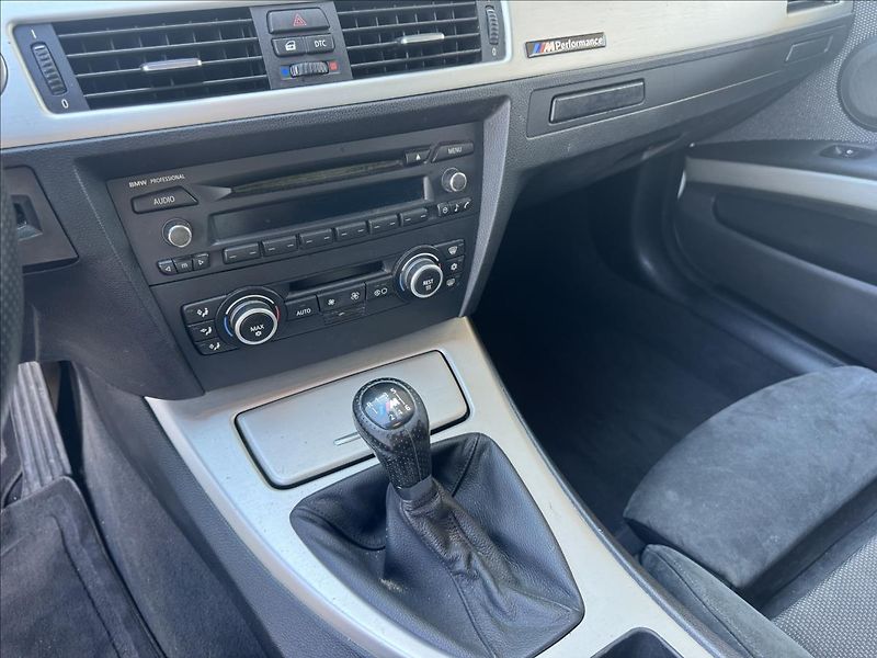 BMW Řada 3 3,0 160kw Manuál - fotka 13 z 16