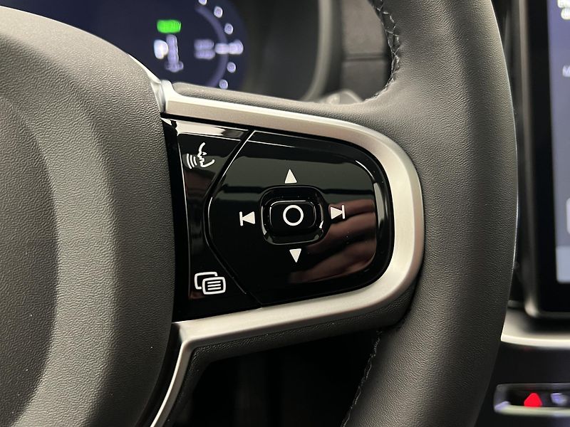 Volvo XC90 T8 AWD RECHARGE PLUS DARK AUT - fotka 28 z 48