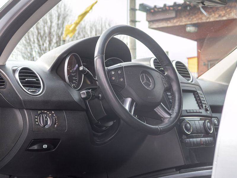 Mercedes-Benz Třídy M (2006) 350D 165KW 4Matic – KŮŽE - fotka 11 z 40