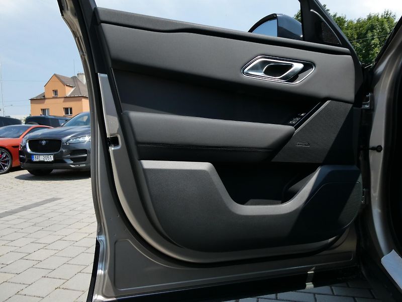Land Rover Range Rover Velar (2026) 2,0 S D200 - fotka 13 z 20