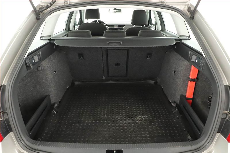 Škoda Octavia (2014) Style 2.0 TDI, Serv.kniha - fotka 10 z 14