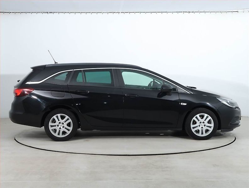 Opel Astra (2019) 1.6 CDTI, Tempomat - fotka 6 z 18