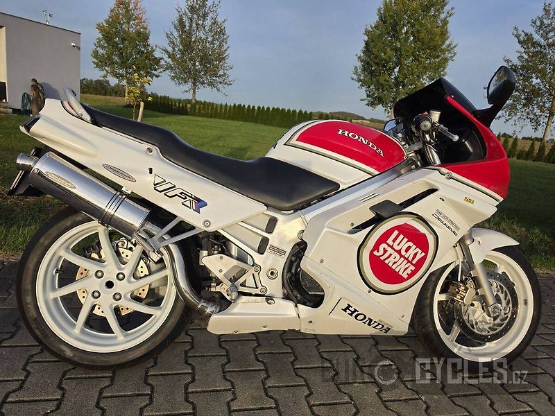 Honda VFR 750 F (1993) - fotka 3 z 14