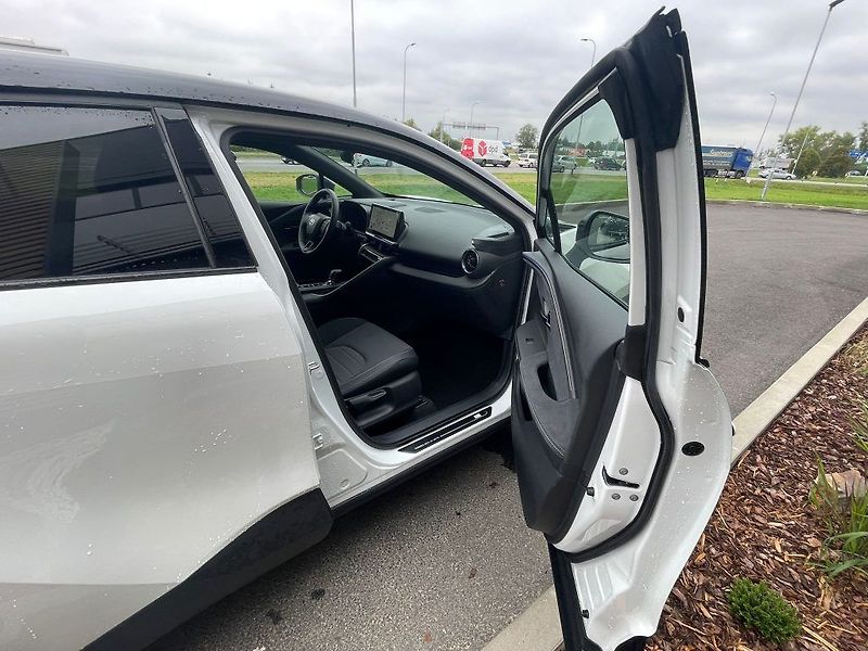 Toyota C-HR 2.0HEV, ČR, Executive, 2x pneu - fotka 25 z 32