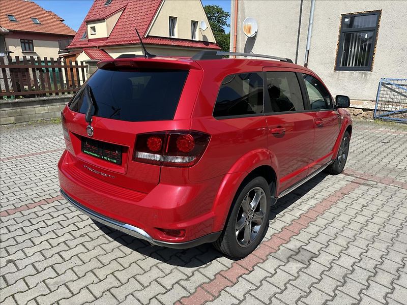 Fiat Freemont 2,0 CROSS 4x4 AUTOMAT - fotka 3 z 32