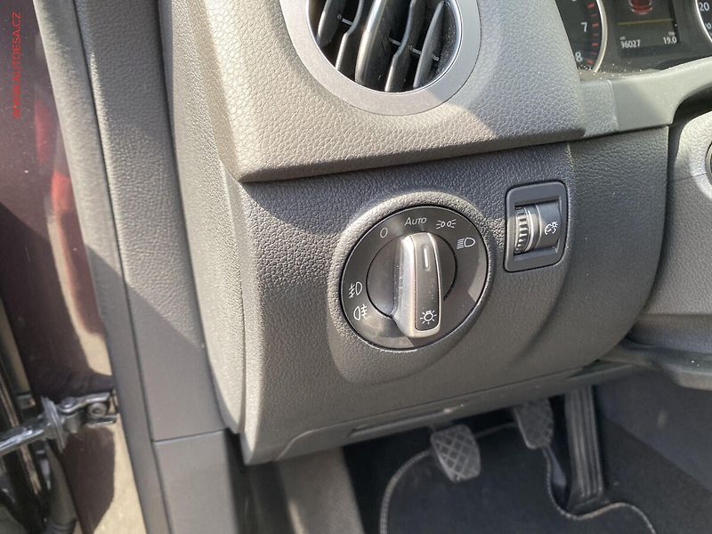 Volkswagen Tiguan (2015) 1.4 TSi, Lounge, bixen, navi - fotka 15 z 18