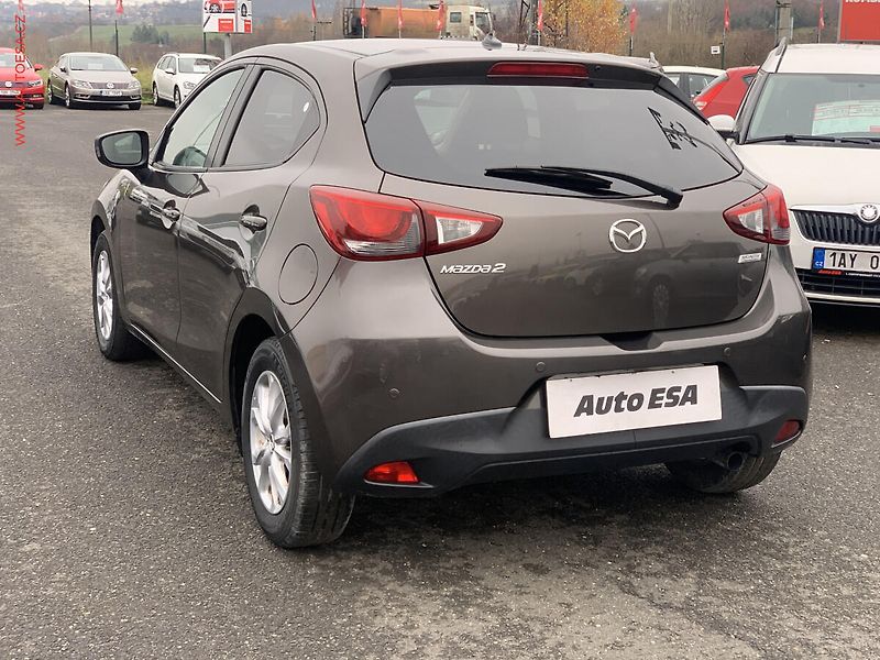 Mazda 2 (2016) 1.5 D, AC, park.čidla - fotka 4 z 18