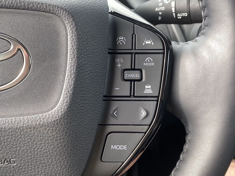 Toyota Prius 2.0Plug-in, ČR-1.maj, Prestige - fotka 18 z 36