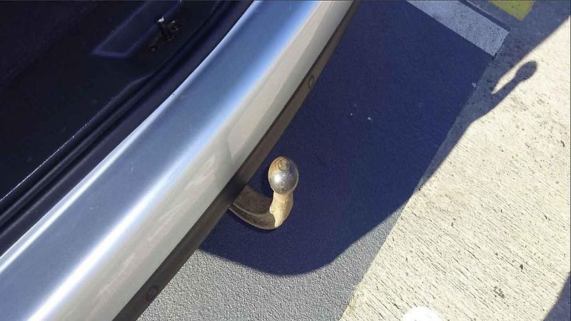 Boční lišty i lišty nárazníků zdobí chromový pásek, toto auto v základní výbavě není.