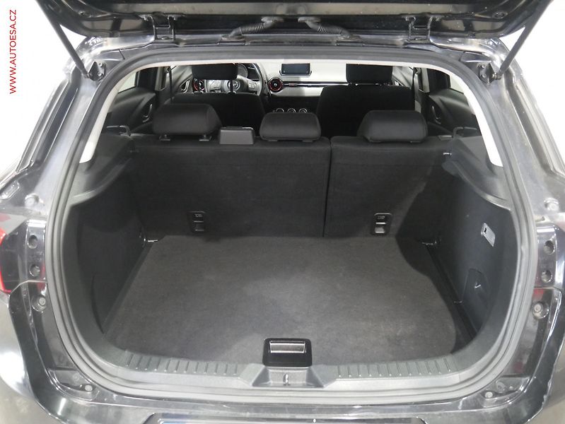 Mazda CX-3 (2016) 1.5D, LED, AC, tempo - fotka 7 z 17