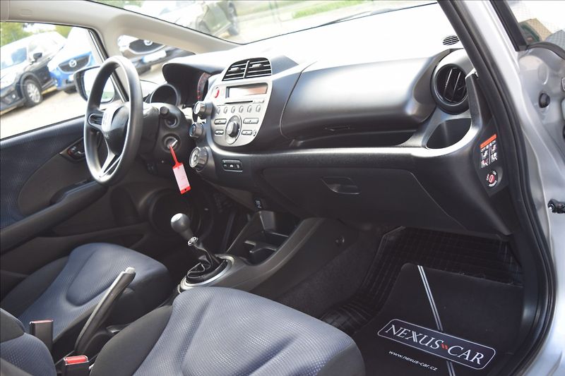 Honda Jazz 1,2 i 66KW ALU KLIMA NÍZKÉ KM - fotka 31 z 35