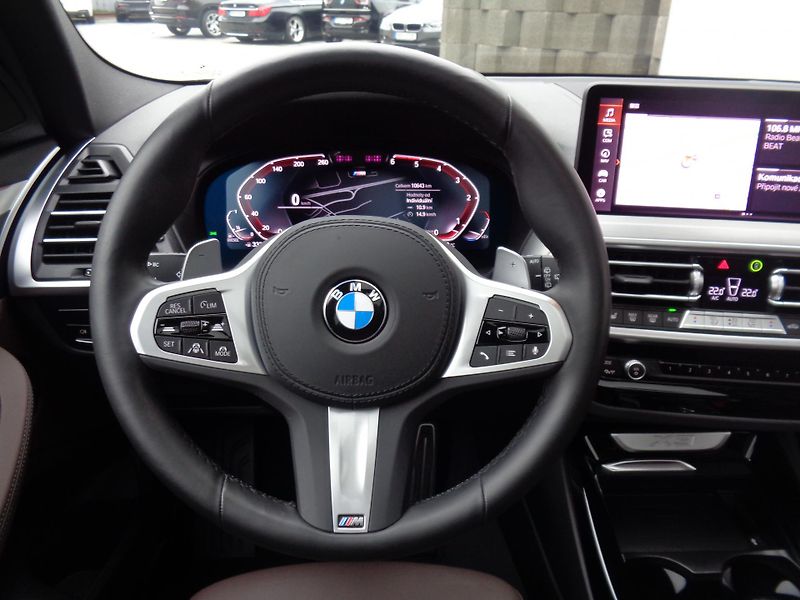 BMW X3 xDrive 30d M-Sport - fotka 10 z 23