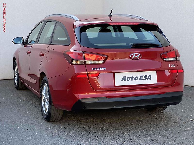 Hyundai i30 (2018) 1.0 T-GDi, Comfort - fotka 6 z 19