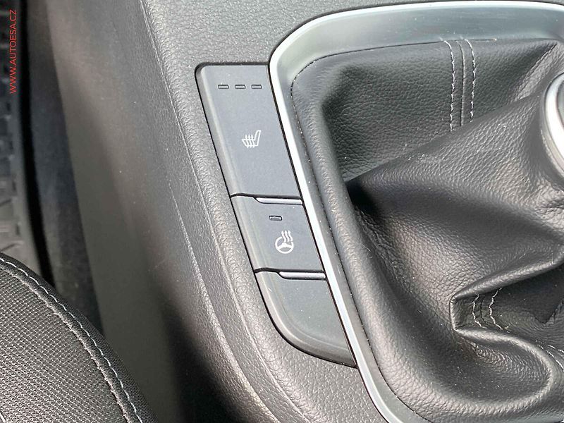 Hyundai i30 (2023) 1.5 DPi, 2.maj,ČR, Smart - fotka 15 z 18