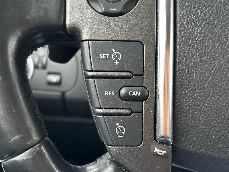Land Rover Discovery (2015)  3.0l TDV6 SE AUTO 4WD - fotka 17 z 25