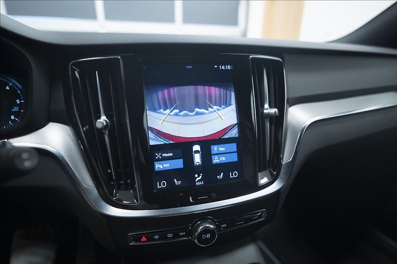 Volvo V60 2,0 D4 R-DESIGN NAVI KAMERA ČR - fotka 27 z 40