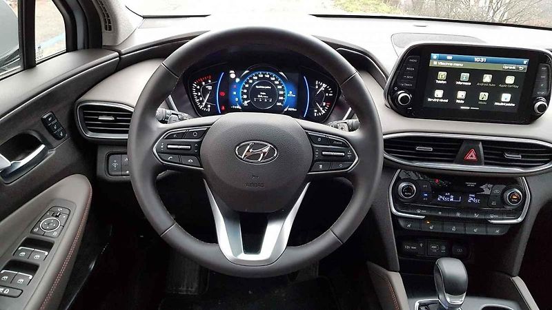 Hyundai Santa Fe vsadilo na nápadný design. Uveze až sedm cestujících.