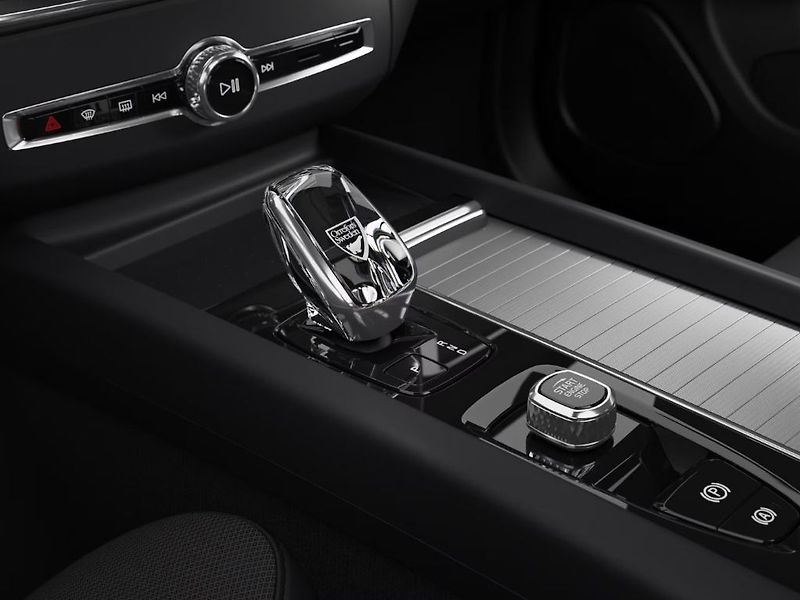 Volvo XC60 BLACK EDITION PLUS B5 AWD 184k - fotka 9 z 11