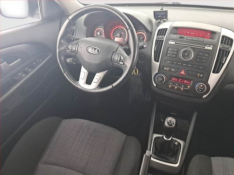 Kia Ceed (2010) 1.6 CRDi, po STK, Tažné - fotka 7 z 19
