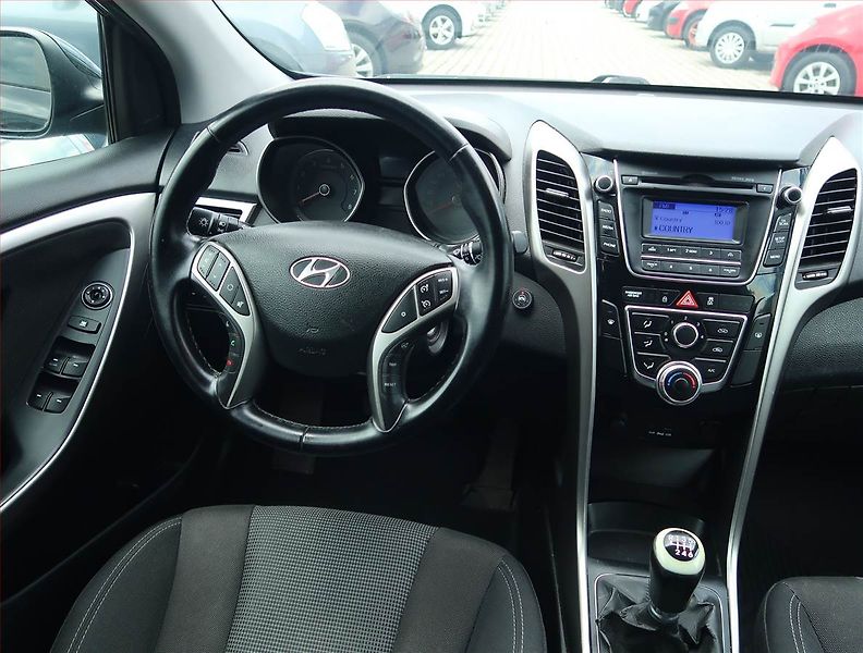 Hyundai i30 (2013) 1.6 MPI, LPG, Tempomat - fotka 7 z 15