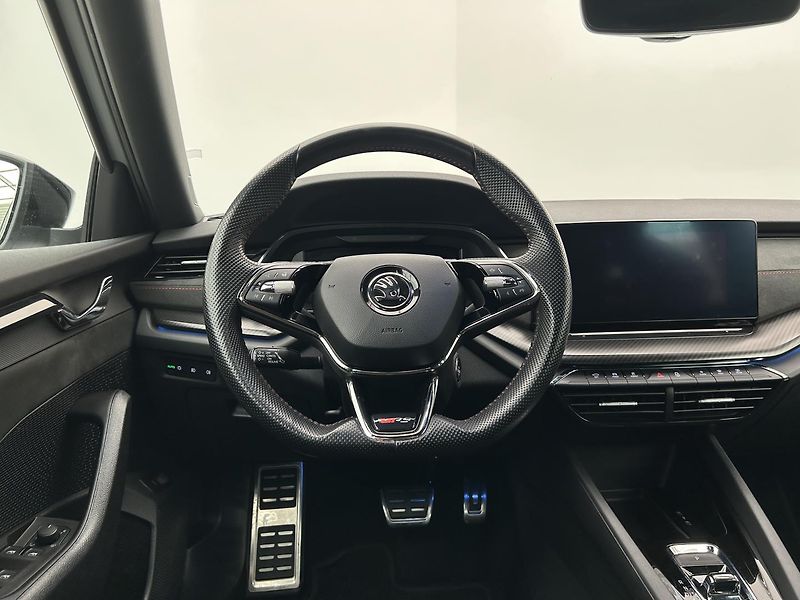 Škoda Octavia 2.0 TDI RS - fotka 33 z 33