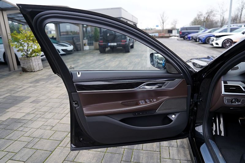 BMW Řada 7 740d xDrive/9AT/Lasery/Mpaket - fotka 16 z 50