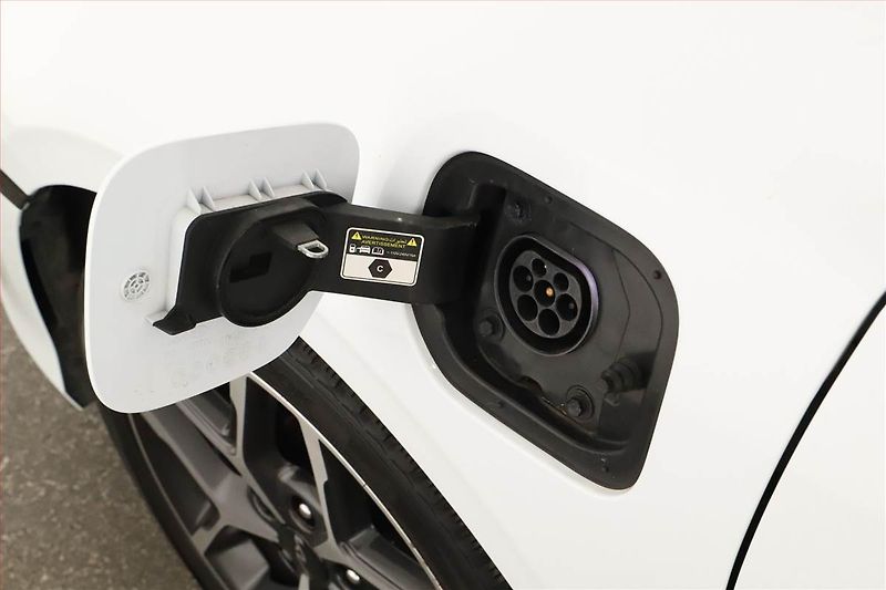 Kia Ceed (2023) Premium 1.6 GDI plug-in - fotka 11 z 19