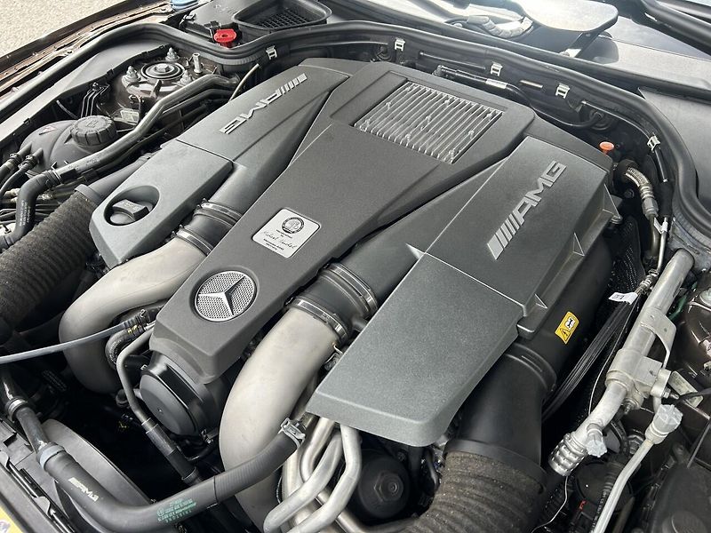 Mercedes-Benz SL 63 AMG Roadster - fotka 16 z 42
