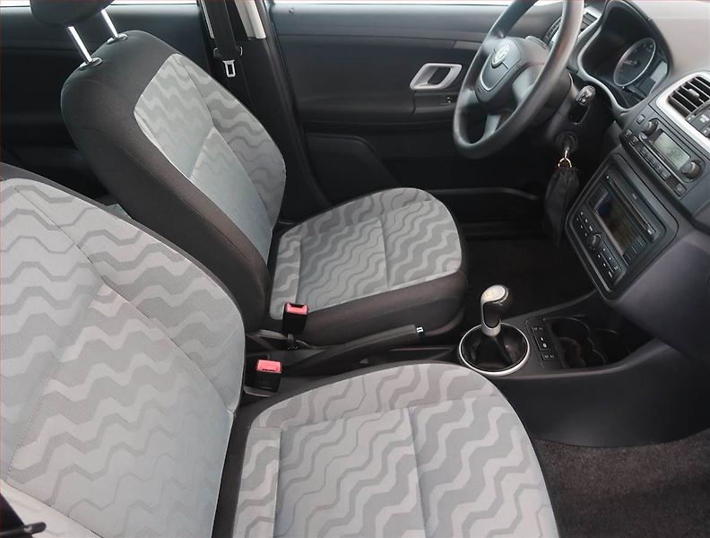 Škoda Fabia (2009) 1.4 16V, nová STK - fotka 9 z 13