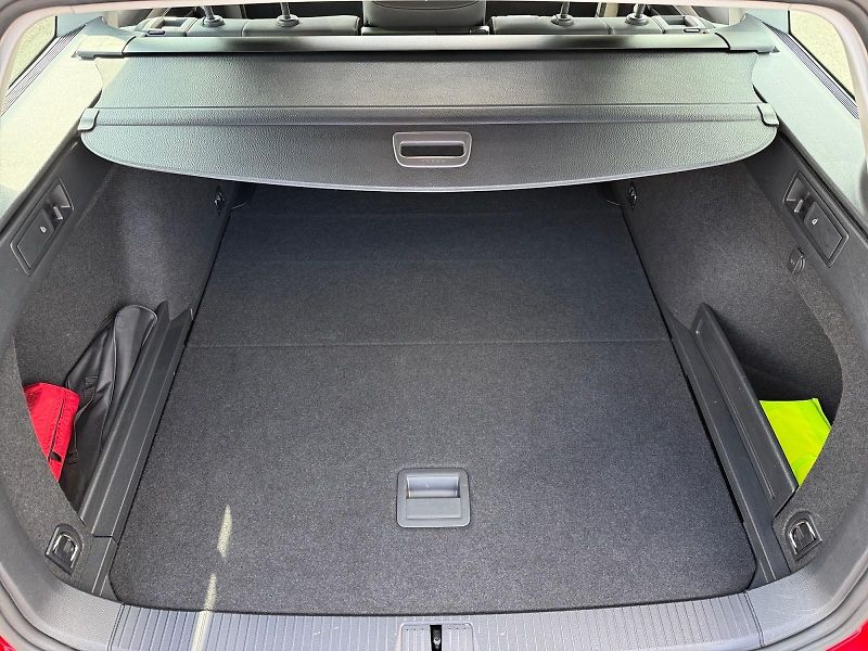 Volkswagen Passat Variant (2022) ELEGANCE 2.0TSI 140kW DSG CZ  - fotka 6 z 11