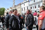 Třeboňské Masarykovo náměstí bylo motorkami doslova našlapané. Stovkám strojů požehnal tamní kaplan Jiří Kalaš.