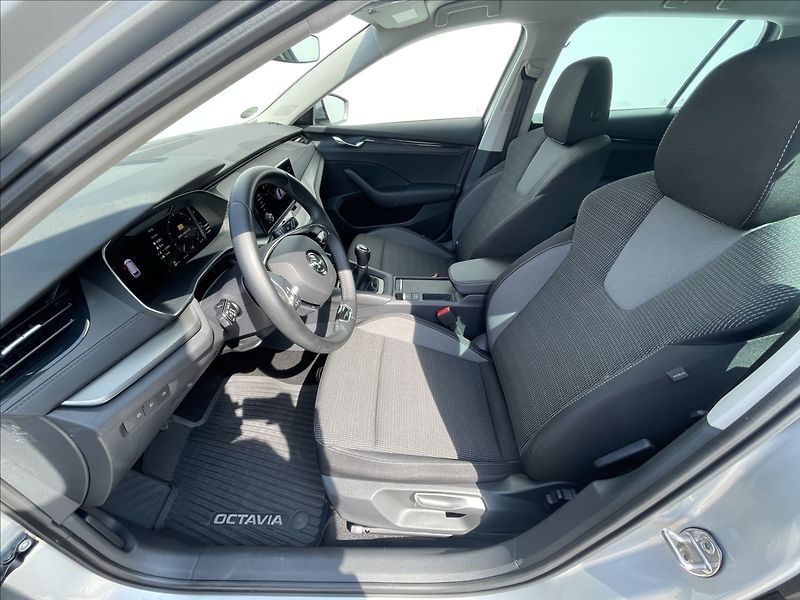 Škoda Octavia 2,0 TDI Combi Ambition Plus - fotka 4 z 24