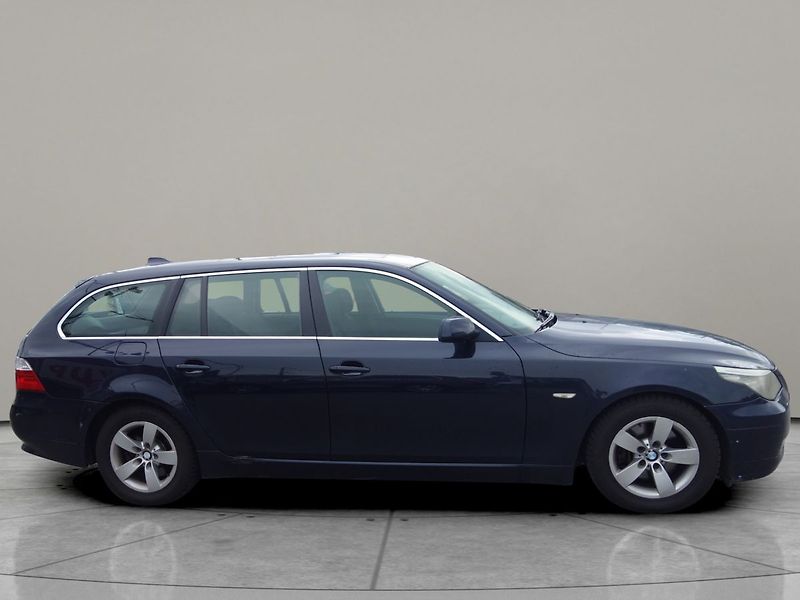 BMW Řada 5 530d PĚKNÝ !!! SERV.KNIHA ! - fotka 7 z 29