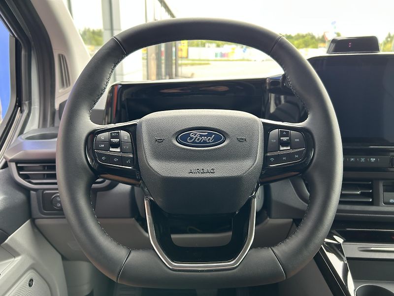 Ford Tourneo Custom Titanium X L2 2.0EcoBlue 125kW - fotka 23 z 37