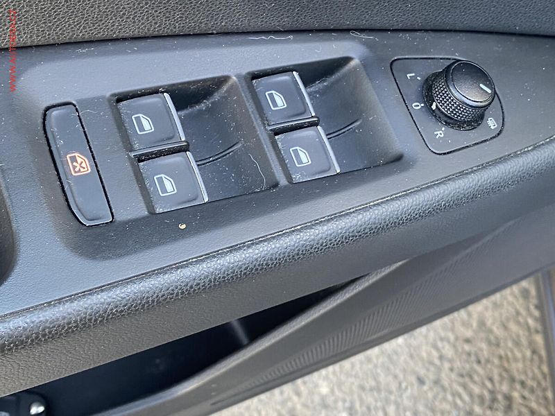 Seat Leon (2014) 2.0 TDi, LED, TZ, navi - fotka 11 z 17