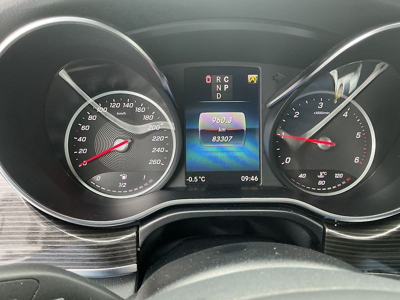 Mercedes-Benz Třídy V 250 d AVANTGARDE 4MATIC - fotka 12 z 30