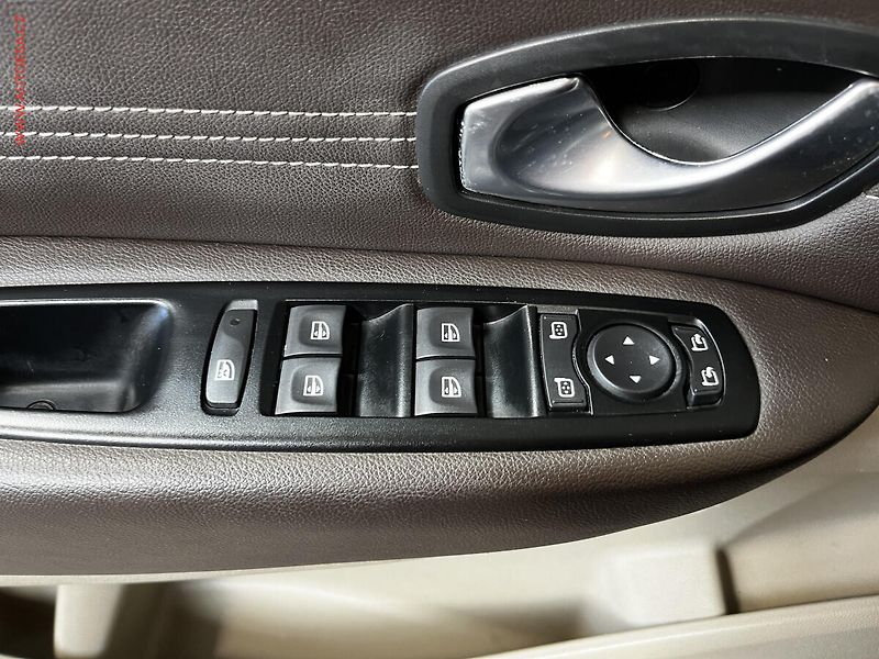 Renault Grand Scénic (2009) 2.0 dCi 7míst, ČR, AT, xenon - fotka 12 z 19