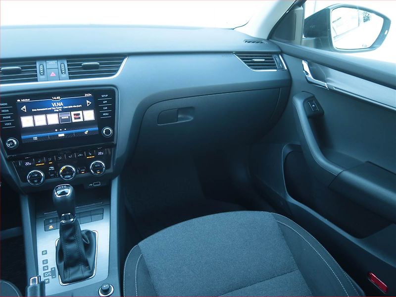 Škoda Octavia (2019) 1.5 TSI, Automat, Tempomat - fotka 8 z 19