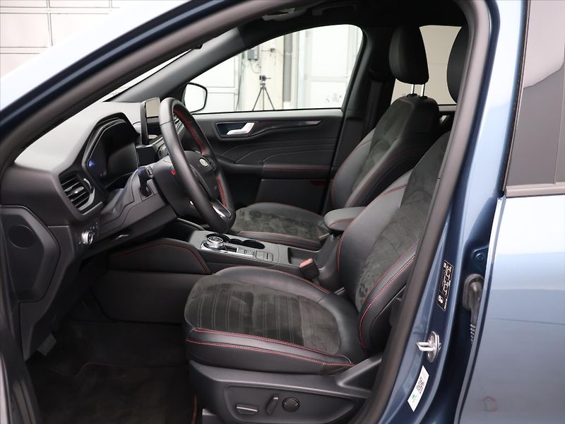 Ford Kuga 2,5 DT HEV ST-LineX AWD AT - fotka 10 z 23