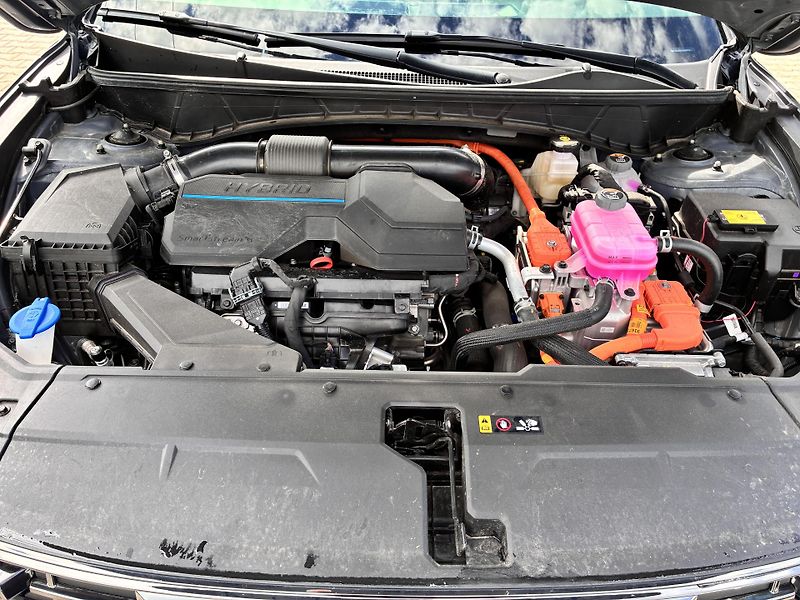 Hyundai Tucson 1.6T-GDi HEV 158kW DCT PREMIUM - fotka 34 z 35