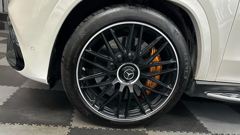 Mercedes-Benz GLS 63 AMG / TOP VÝBAVA - fotka 12 z 68