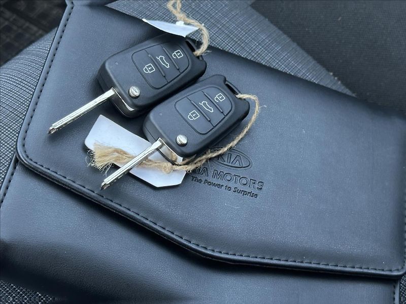 Kia Ceed 1,6 CRDi 85kW Exclusive - fotka 18 z 28