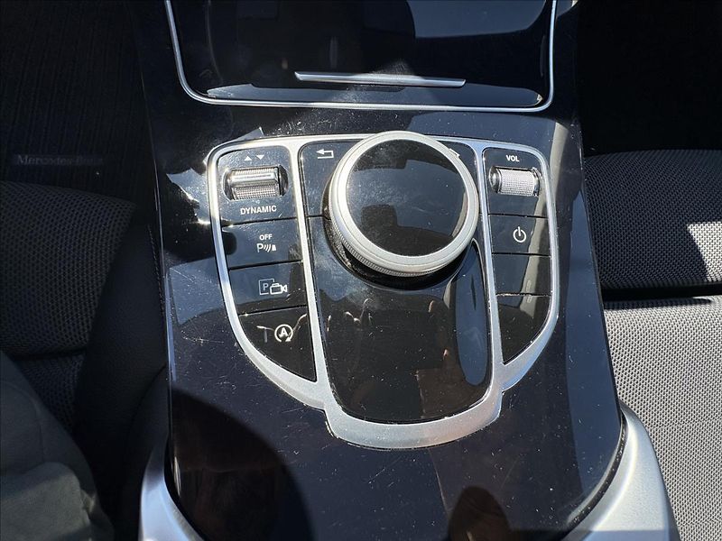 Mercedes-Benz Třídy C 2,0 220d 143kW 4M,AVG,Led,Pano - fotka 13 z 48