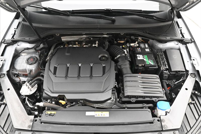 Volkswagen Passat 2,0 TDI 110 KW DSG Business Zá - fotka 9 z 32