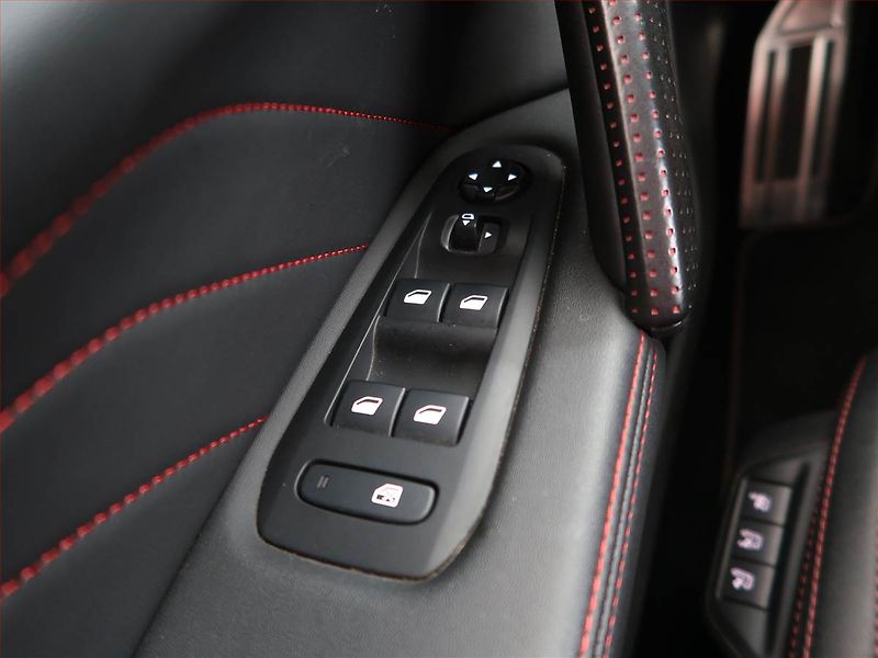 Peugeot 308 (2019) GT Line 1.2 PureTech - fotka 15 z 19