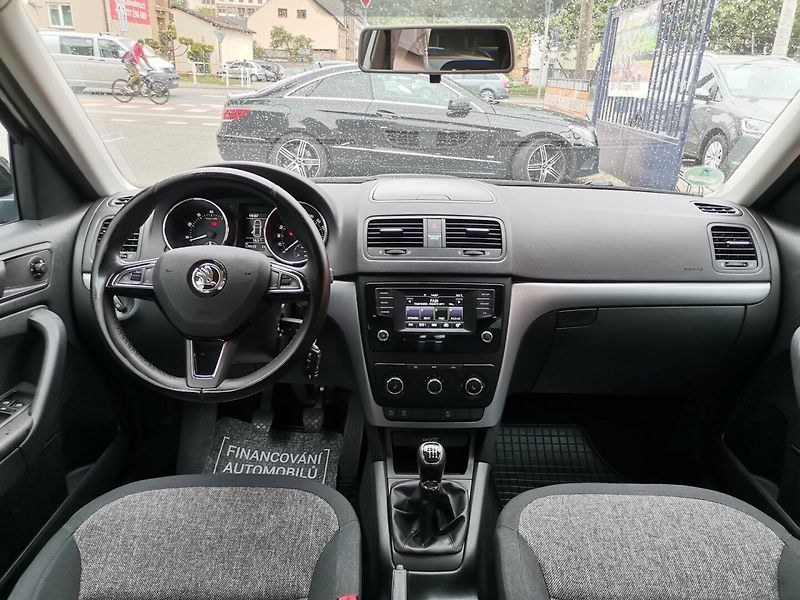 Škoda Yeti (2015) 1.2TSi 81kw AC Tažné PDC - fotka 11 z 27