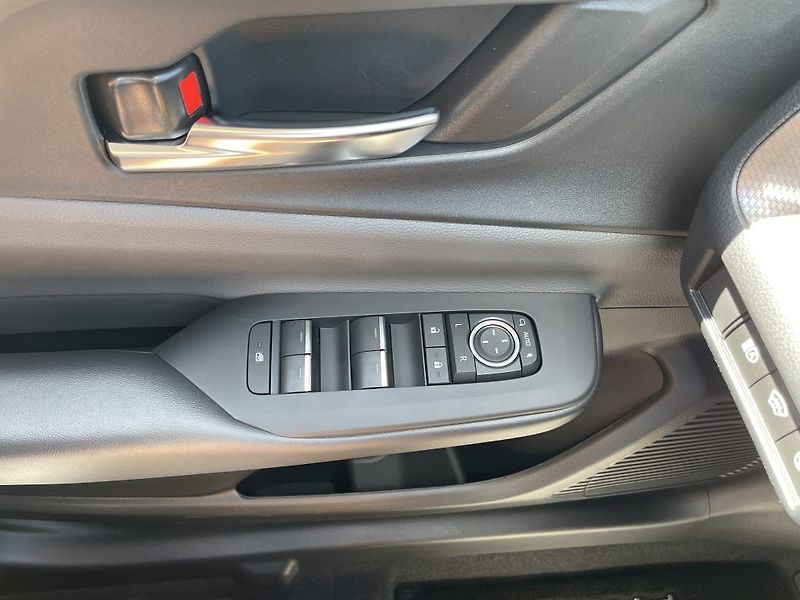 Toyota Prius 2.0 Plug-in Hybrid Prestige - fotka 27 z 30