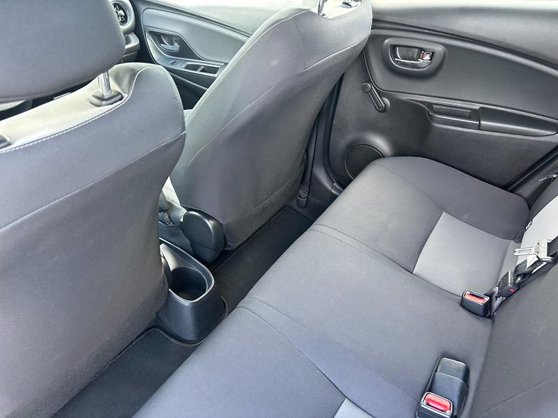 Toyota Yaris 1.5 VVT-i Active Trend - fotka 24 z 27