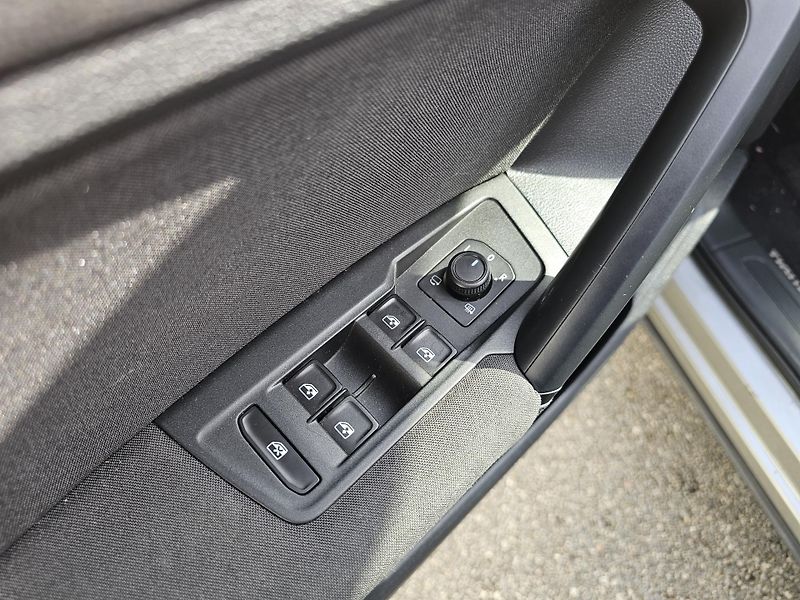 Volkswagen Tiguan (2020) 2.0TDI  - fotka 17 z 22