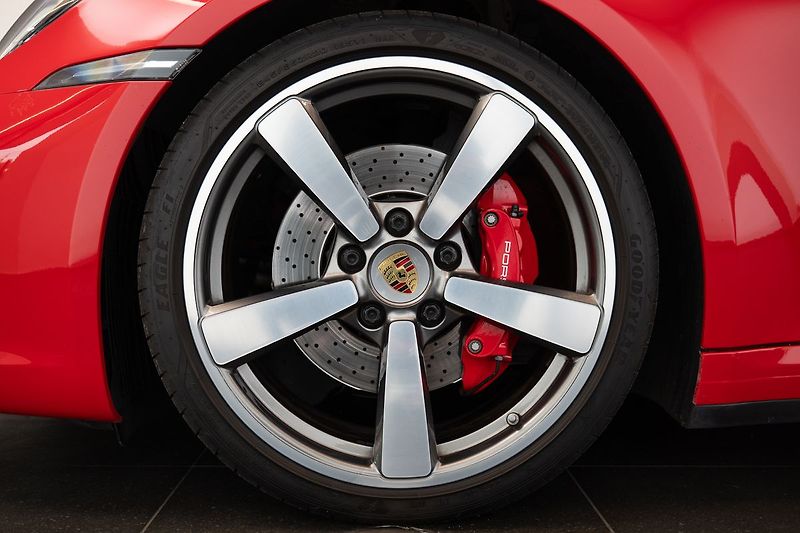 Porsche 911 Carrera 4S - fotka 19 z 24